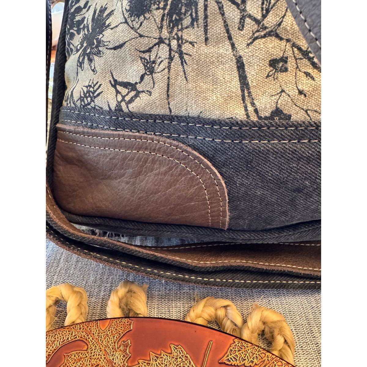 Daisy Canvas Messenger Bag Brown Neutral Messenger Tote Bag NEW!  16 x 12