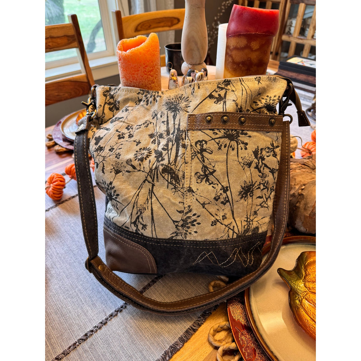 Daisy Canvas Crossbody Bag Brown Neutral Messenger Tote Bag NEW!  13.5 x13