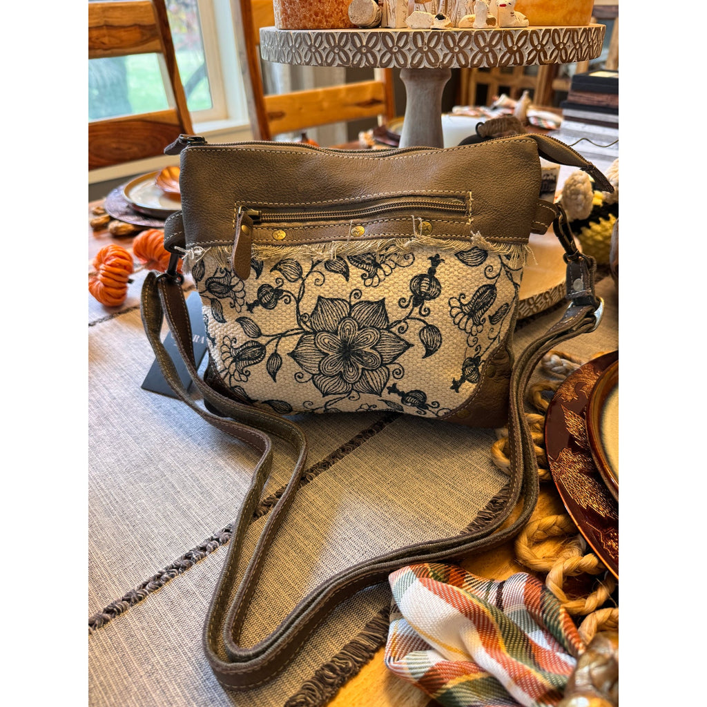 Cute Blue White Floral Canvas Crossbody Canvas Purse NEW!  9 x 8