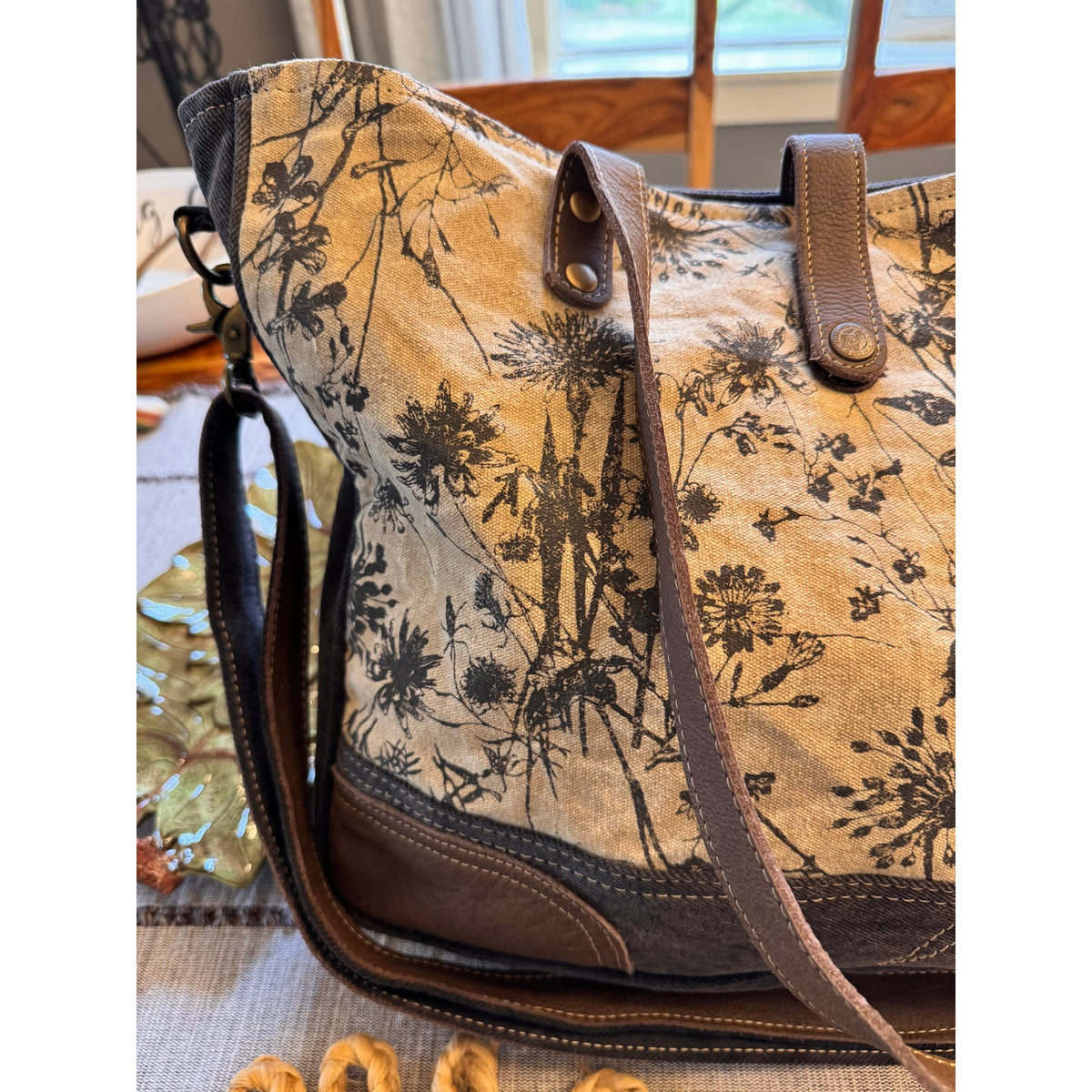 Daisy Canvas Messenger Bag Brown Neutral Messenger Tote Bag NEW!  16 x 12