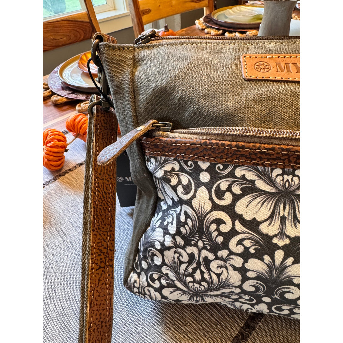 Cute Floral Canvas Crossbody Bag Neutral Canvas Purse NEW!  9 x 10