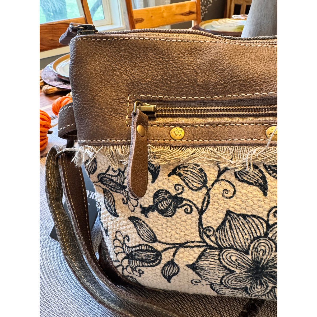 Cute Blue White Floral Canvas Crossbody Canvas Purse NEW!  9 x 8