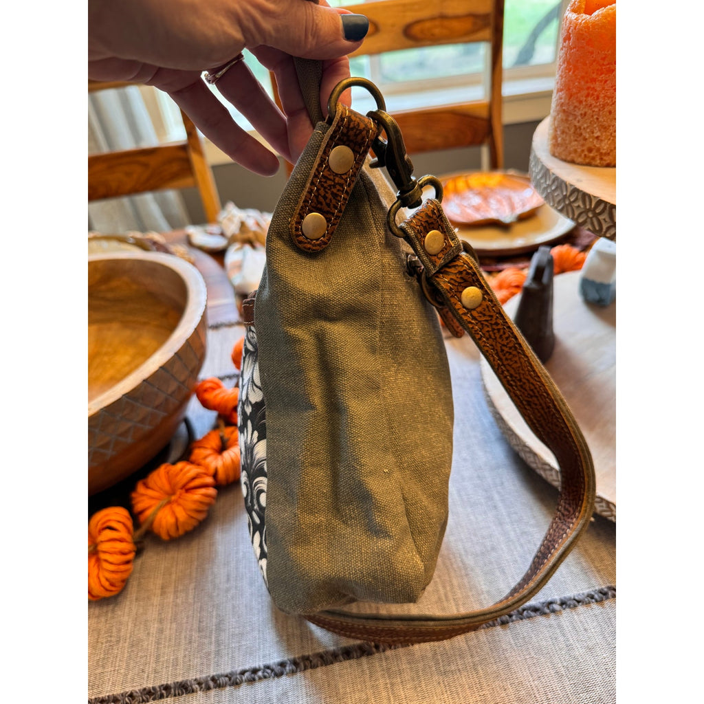 Cute Floral Canvas Crossbody Bag Neutral Canvas Purse NEW!  9 x 10