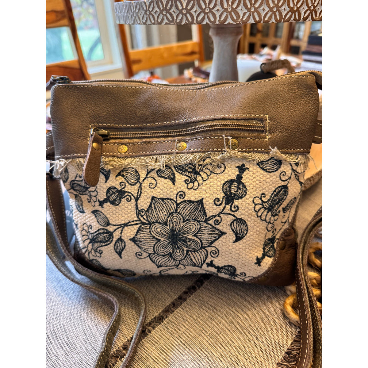 Cute Blue White Floral Canvas Crossbody Canvas Purse NEW!  9 x 8