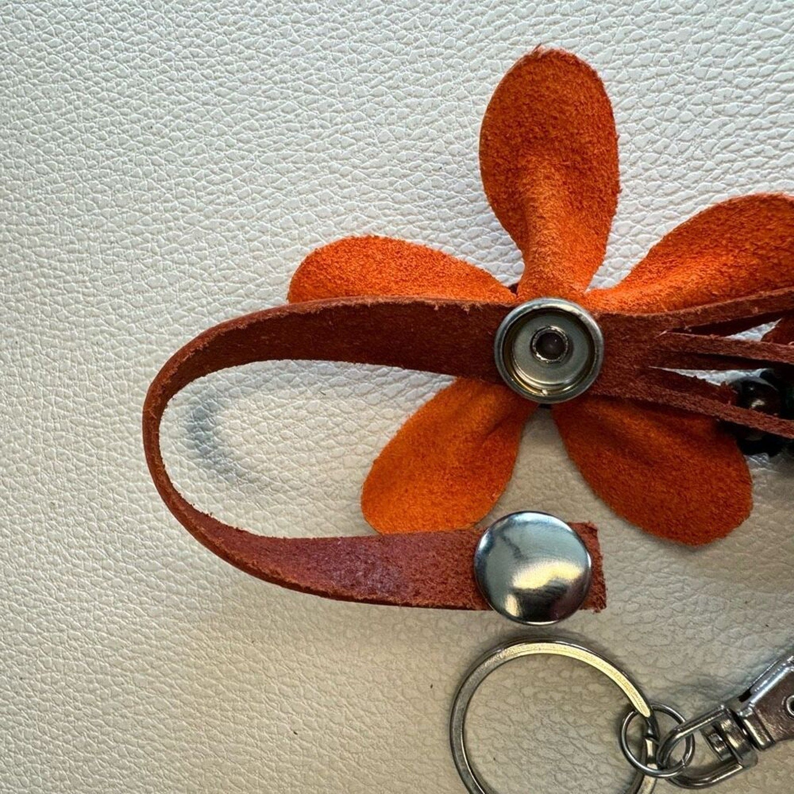 Daisy Flower Leather Bag Charm Leather Purse Crossbody Keychain NEW