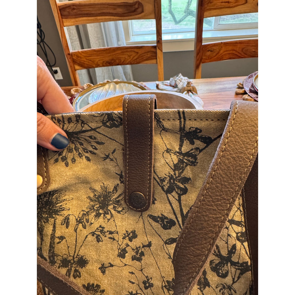 Daisy Canvas Messenger Bag Brown Neutral Messenger Tote Bag NEW!  16 x 12