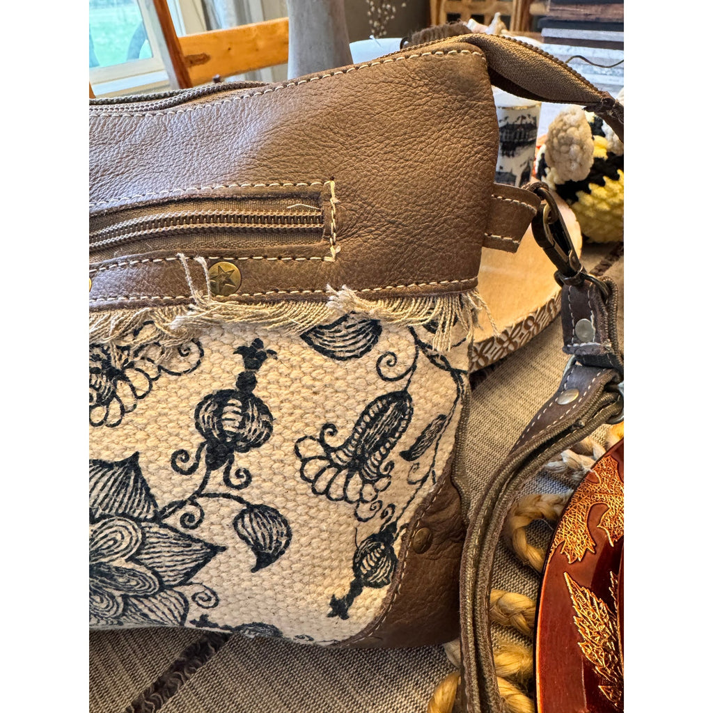 Cute Blue White Floral Canvas Crossbody Canvas Purse NEW!  9 x 8