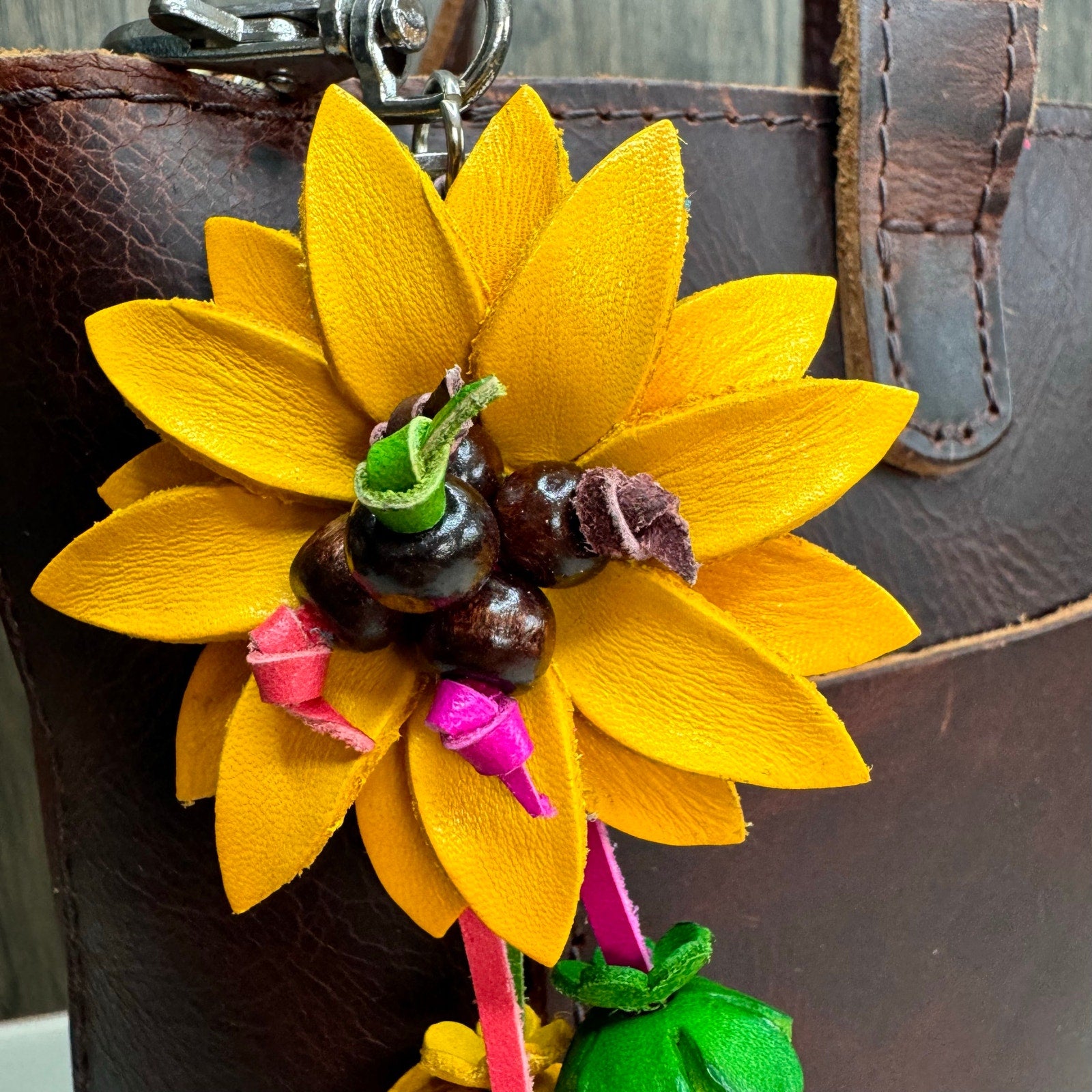 Daisy Flower Leather Bag Charm Genuine Leather Purse Crossbody Keychain NEW