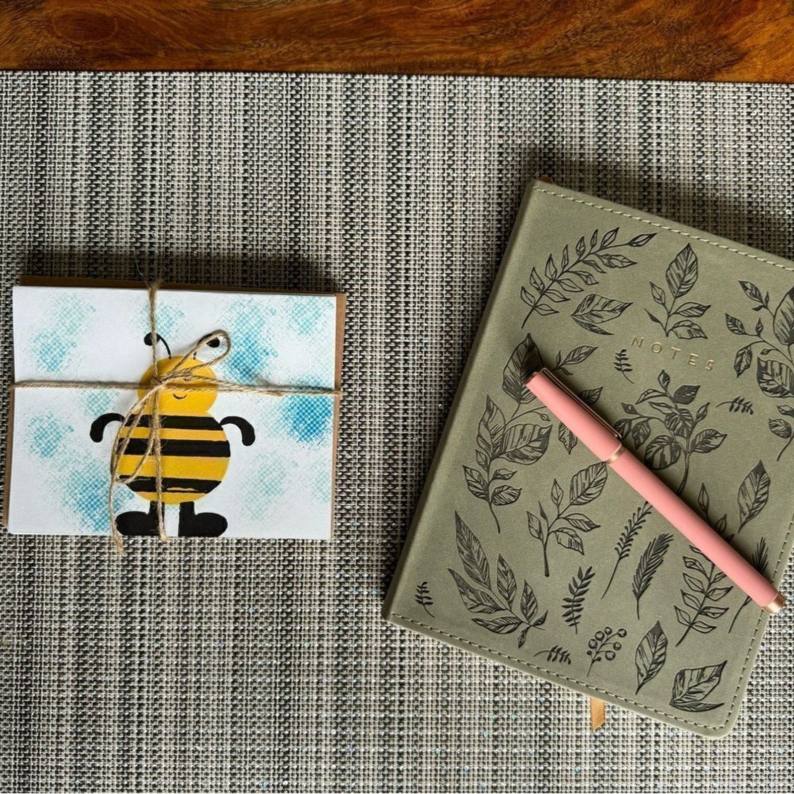NWT Greeting Cards Blank Cards Yellow Bumble Bee Stationery Handmade